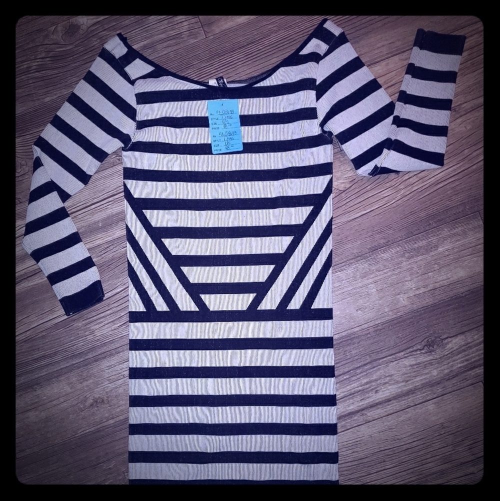 Fitted Striped Mini Dress 👗Perfect for summertime